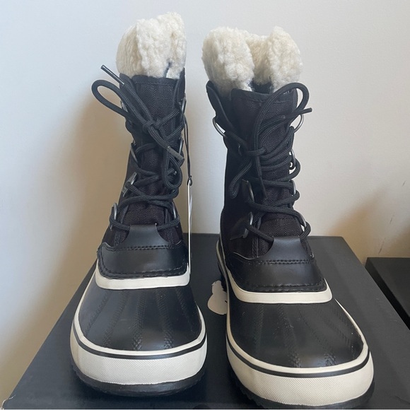 Sorel Winter Women’s Carnival Boots - NWT - - Picture 2 of 5